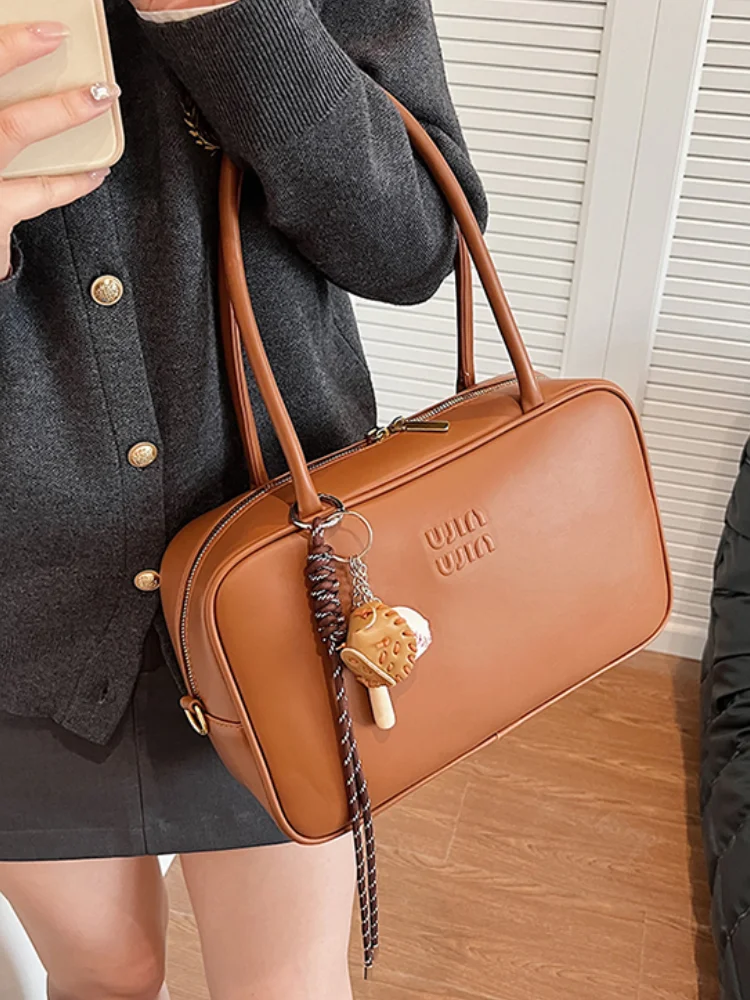 حقيبة مصممة فاخرة للنساء موضة جديدة ذات سعة كبيرة حقيبة ساعي بكتف واحد ذات إحساس راقي من حقيبة البولينج تحت الإبط #6