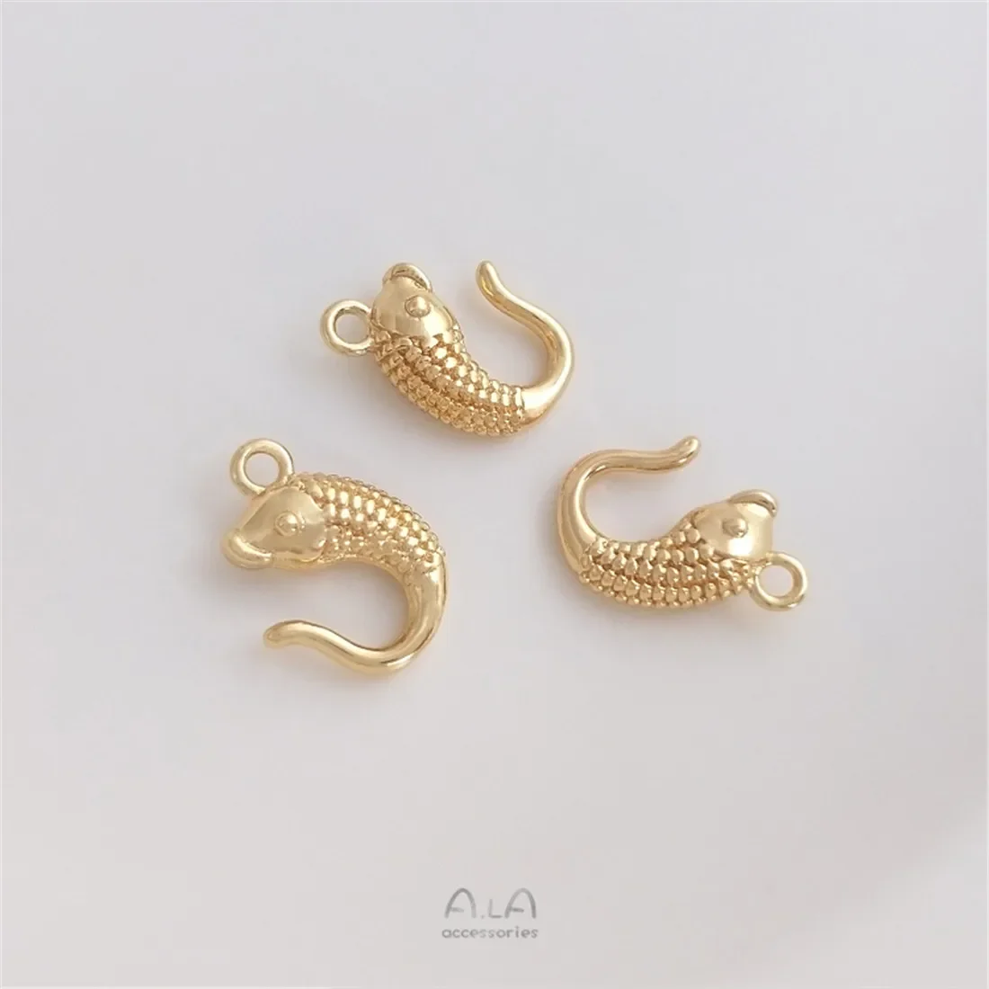 

14K Bag Goldfish-shaped Connecting Buckle Pendant Hook Finishing Buckle Handmade Jewelry Buckle Diy Necklace Buckle Accessories