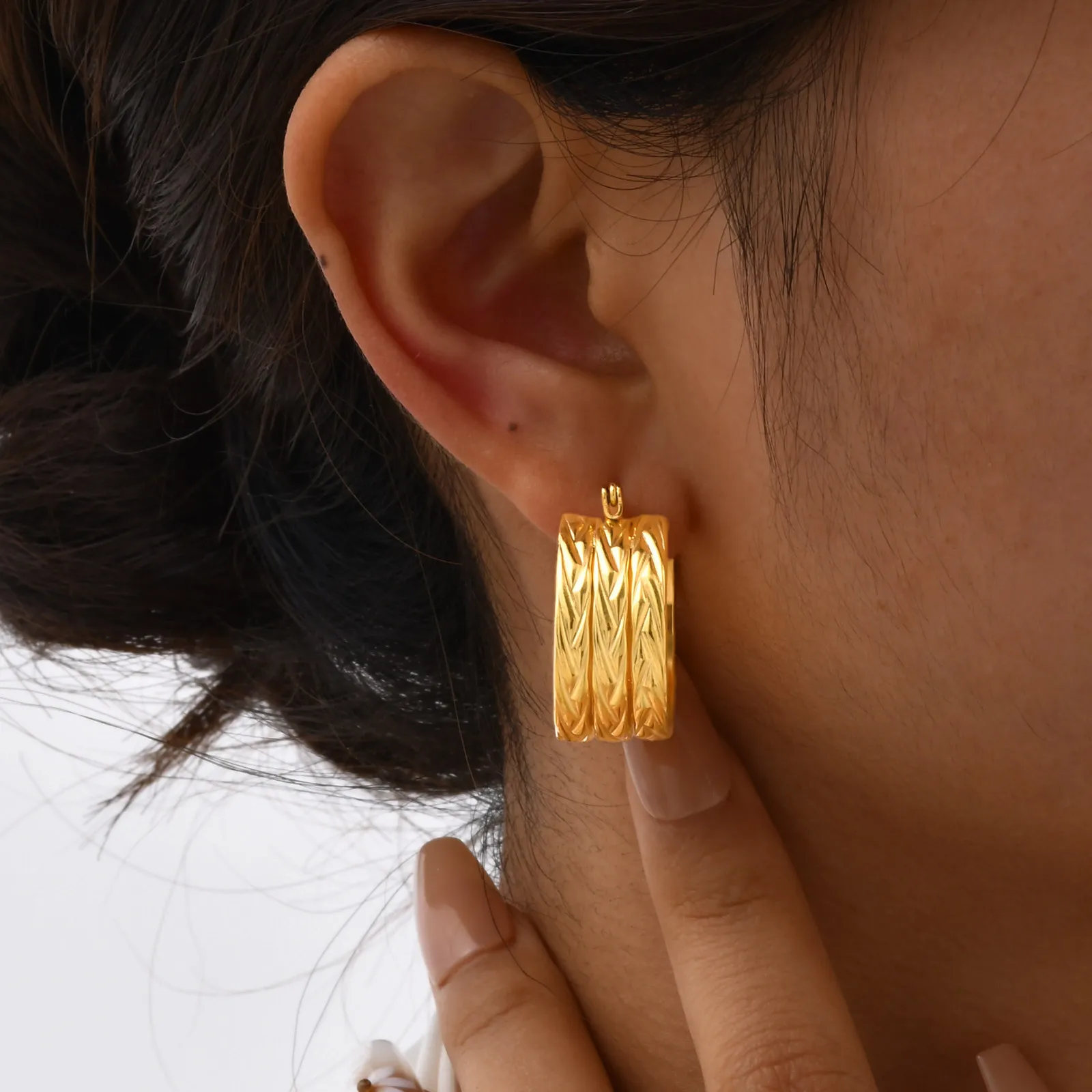 Vnox Chunky Earrings Gold Color For Women,3 Hoops Atmosphere C-shaped 1 pair Earrings,Stainless Steel Jewelry Ear Decoration