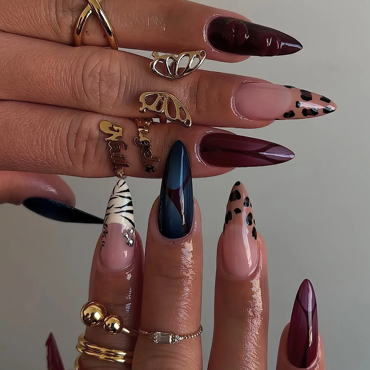 

24pcs Leopard Print Fake Nails Sweet Cool French Almond Press on Nail for Women Wearable Detachable European Women False Nails