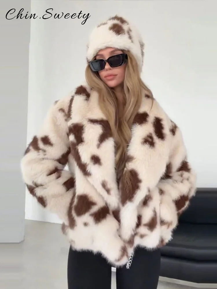 معاطف نسائية أنيقة مطبوعة من الفرو الصناعي سترة فضفاضة بأكمام طويلة وجيوب سترة سميكة لخريف وشتاء 2025 ملابس خارجية فاخرة دافئة للسيدات