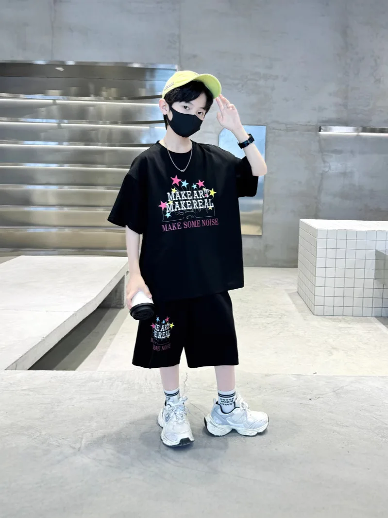 ملابس أطفال صيفية لعام 2025 ملابس غير رسمية للمراهقين والأولاد بدلة رياضية فضفاضة للأطفال تي شيرت + شورت بنطلون ساخن 8 9 10 12 11 13 14 سنة