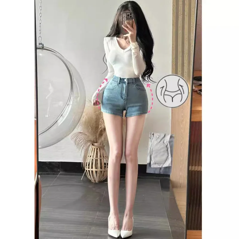 

Comes with built-in hip pads~Korean-style high-waisted slimming shorts that enhance the hips and are versatile without being rev