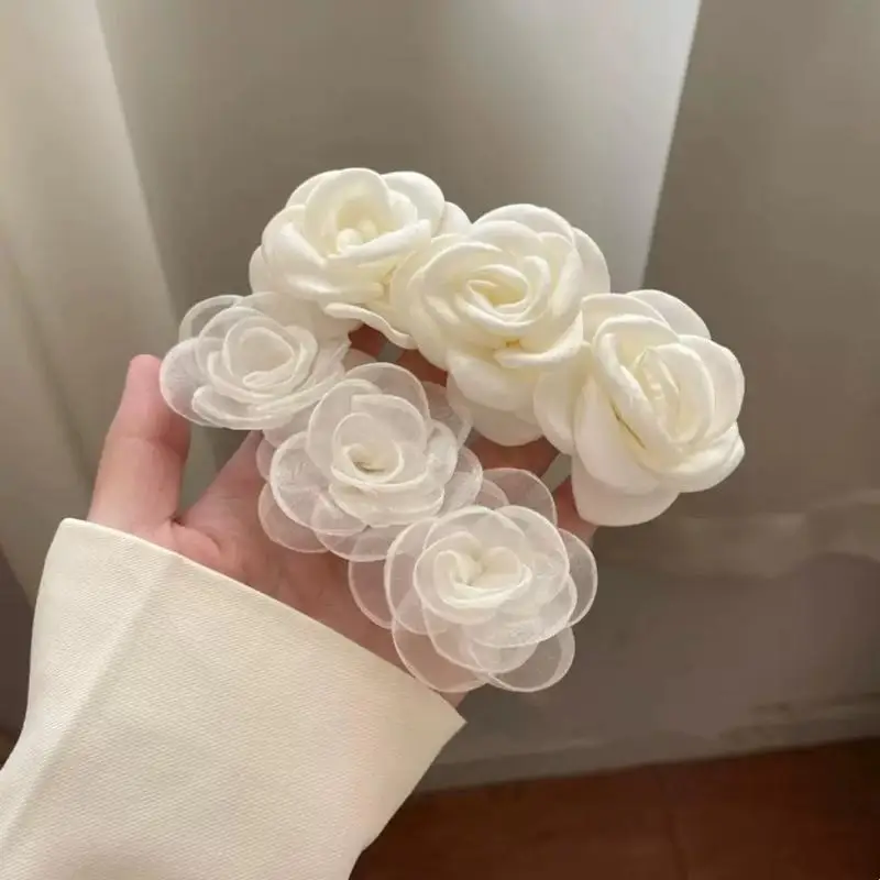 1 Stück weiße Rosenblüten-Haarspangen für Frauen, elegante Organza-Satin-Haarspangen, Braut-Haarschmuck für Hochzeit, Party – Detail 4