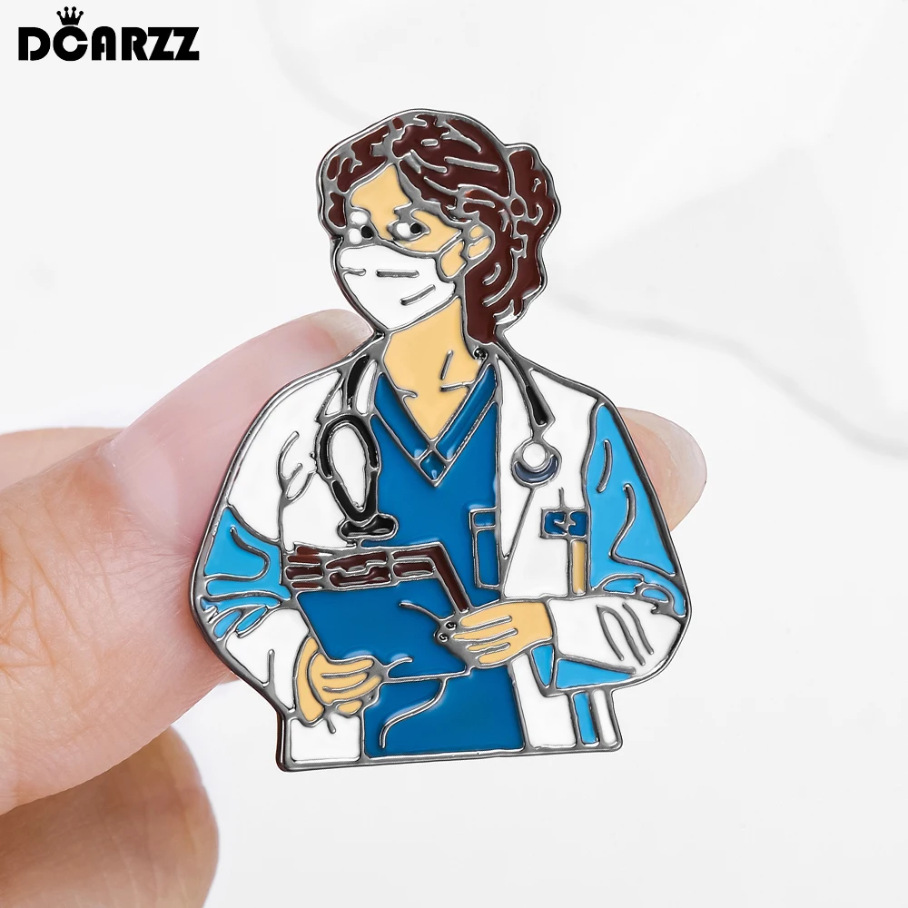 Dcarzz Ärztin Emaille Brosche Pin medizinischen Schmuck Rucksack Revers Abzeichen Zubehör Geschenke für Krankens ch wester und Medizin Liebhaber