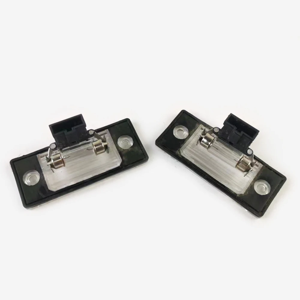 2Pcs License plate lamp 5N0943021 5ND943021 For VW Jetta Polo Passat Tiguan Sharan Touran Touareg Skoda Octavia Superb Yeti