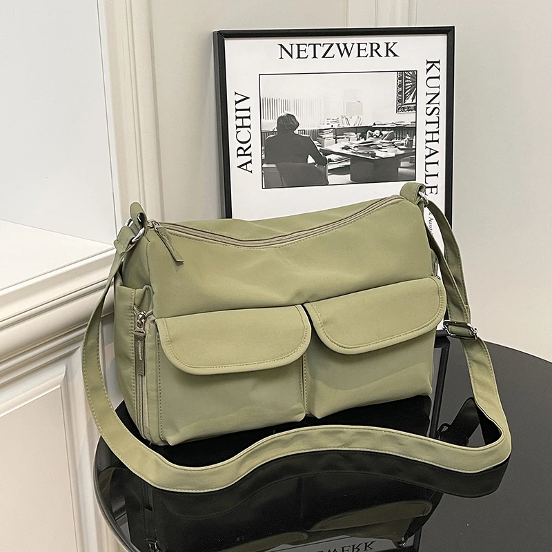 

Nylon Solid Color Large Capacity Casual Tote Autumn Versatile Female Bags on Sale 2025 Fashion Simple Fashion Shoulder Bags