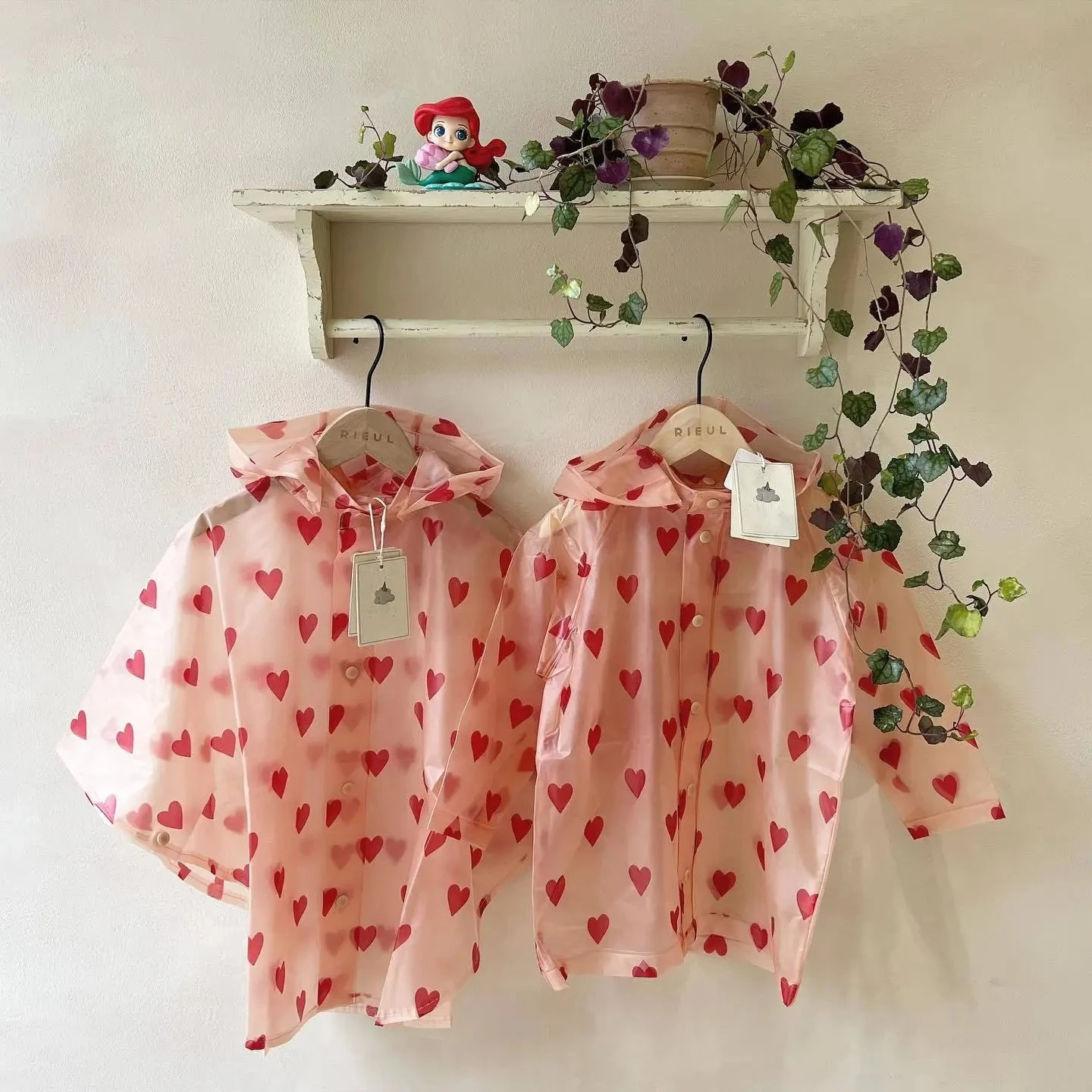 2025 KS طفل الفتيات معطف واق من المطر معاطف المراهقين كيب نمط مقاوم للماء المعطف رياض الأطفال معطف واق من المطر الأولاد الكرتون ملابس خارجية المطر والعتاد