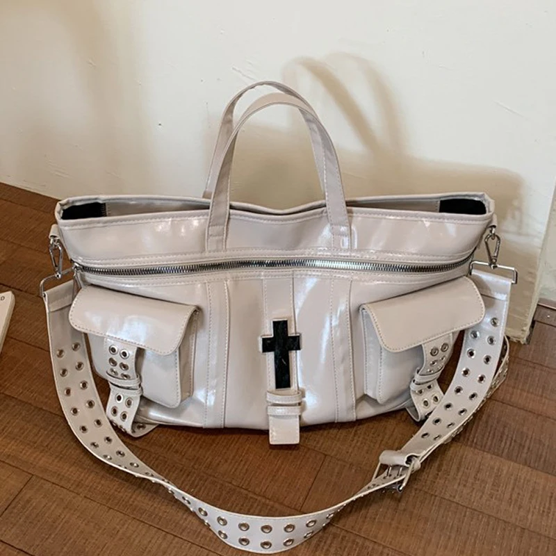 Sac à main avec pendentif croix gothique, sac fourre-tout rétro punk clouté, sac à bandoulière grande capacité, sac de moto multi-poches