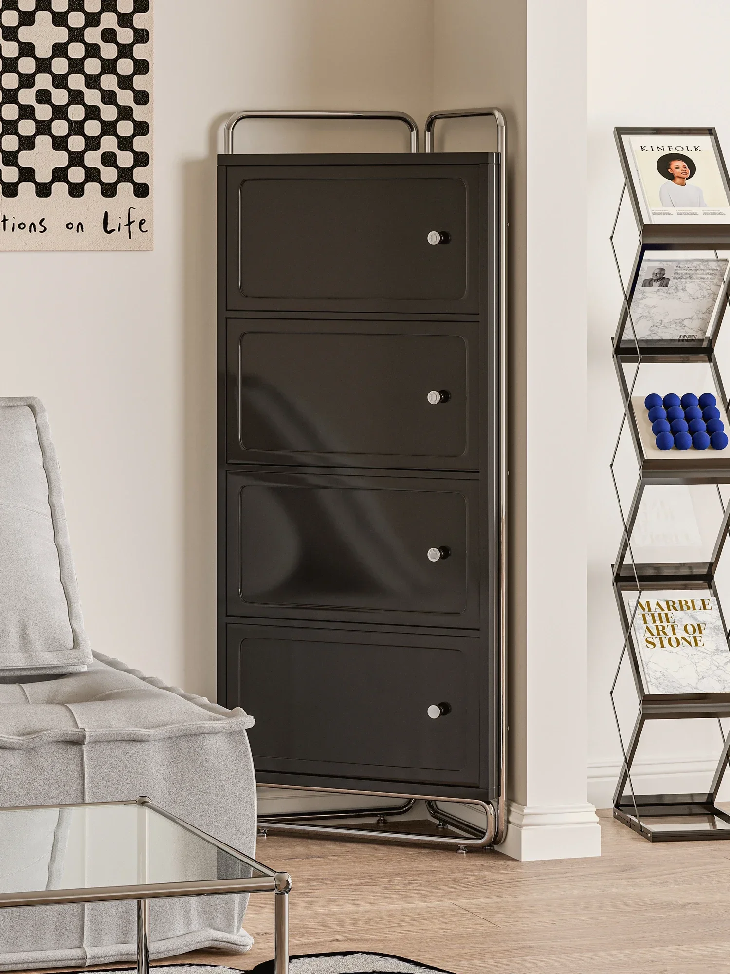 Prosta półka ścienna z litego drewna do salonu