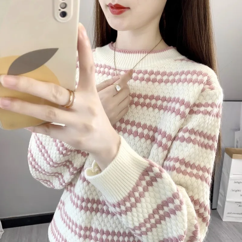 เสื้อไหมพรมถักทรงหลวม แขนยาว ลายทาง สำหรับผู้หญิง คอลเลคชั่นฤดูใบไม้ร่วง-ฤดูหนาว ปี 2025 เสื้อสเวตเตอร์คอเต่าแบบกึ่งสูง รุ่นใหม่