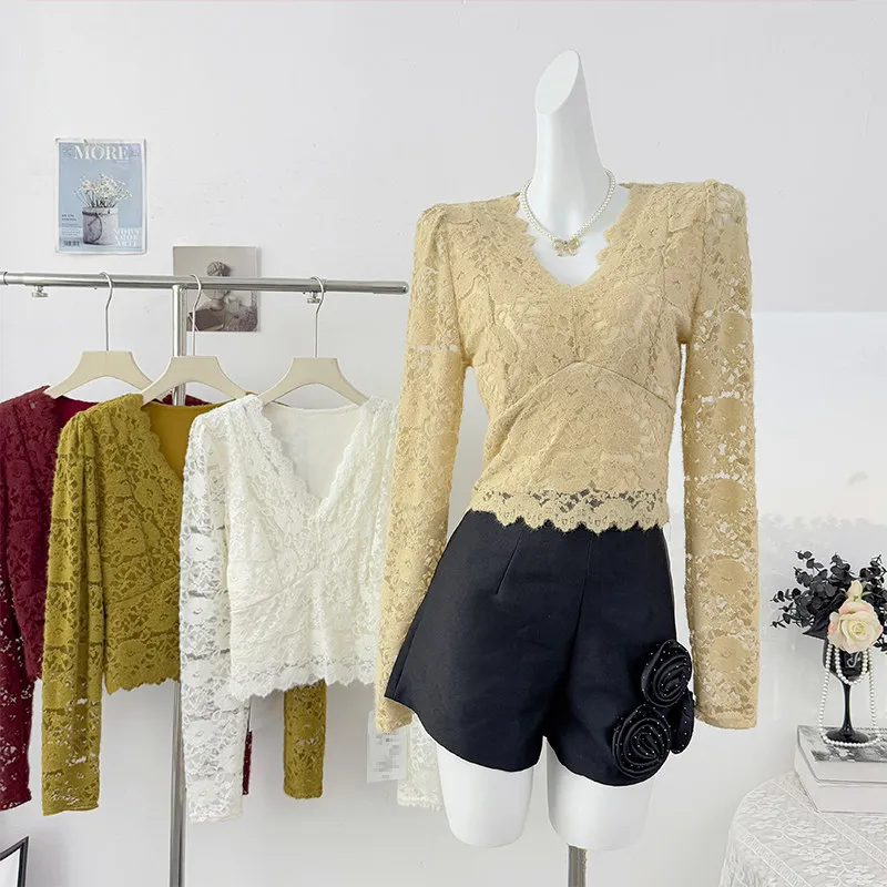 Hollow Out Crochet V-neck Lace Shirt 2026 Spring New Pure and Seductive Style‌ Plush Short Tops Long Sleeve Slim Commuter Coat