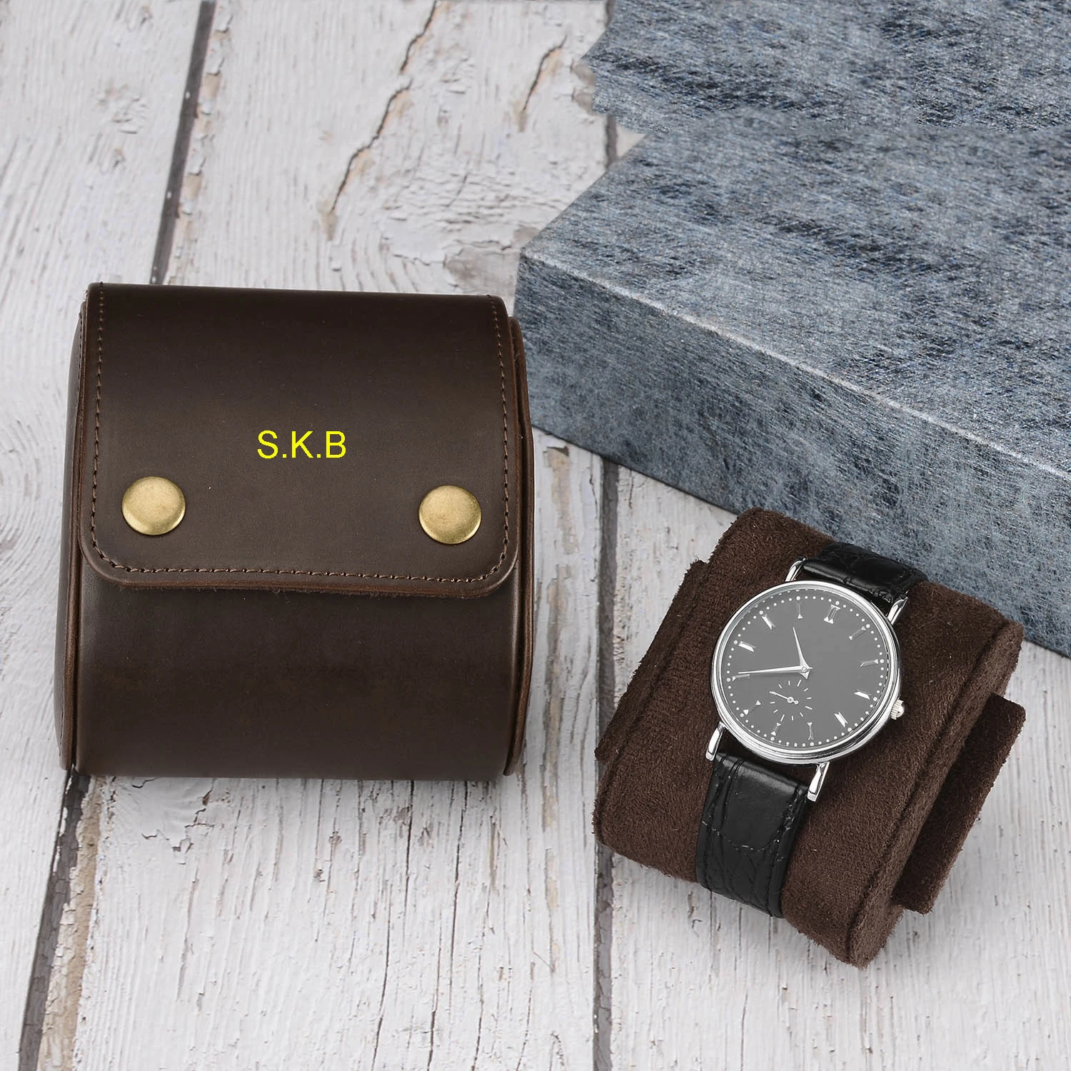 

Crazy Horse Skin Watch Box Single Pack Convenient Creative Personal Custom Initials Watch Storage Gift Box for Boyfriend