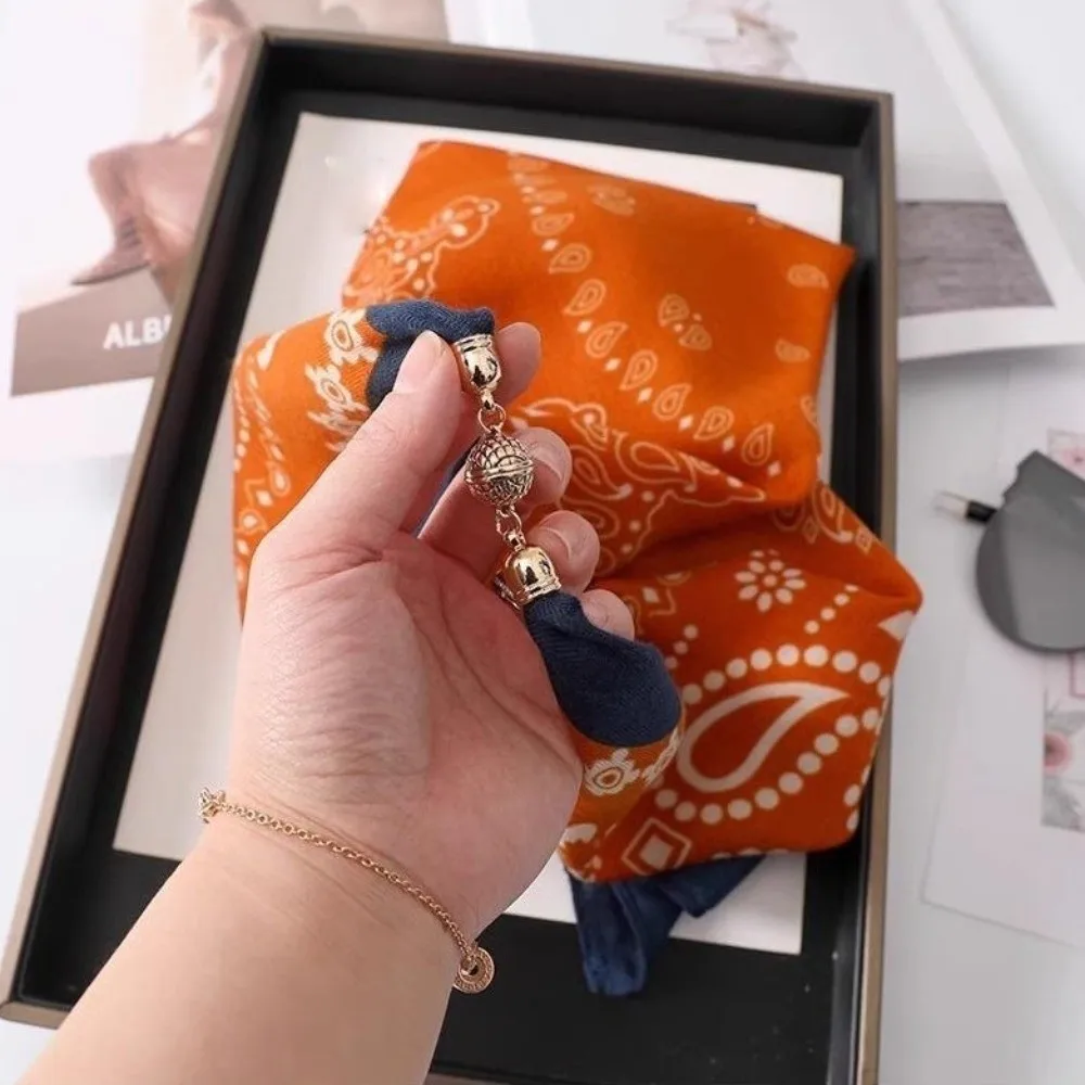 Elegant mit magnetischer Schnalle, quadratischer Schal, bedruckt, 65 x 65 cm, Halswickel, Halstuch, Schal, Haardekoration