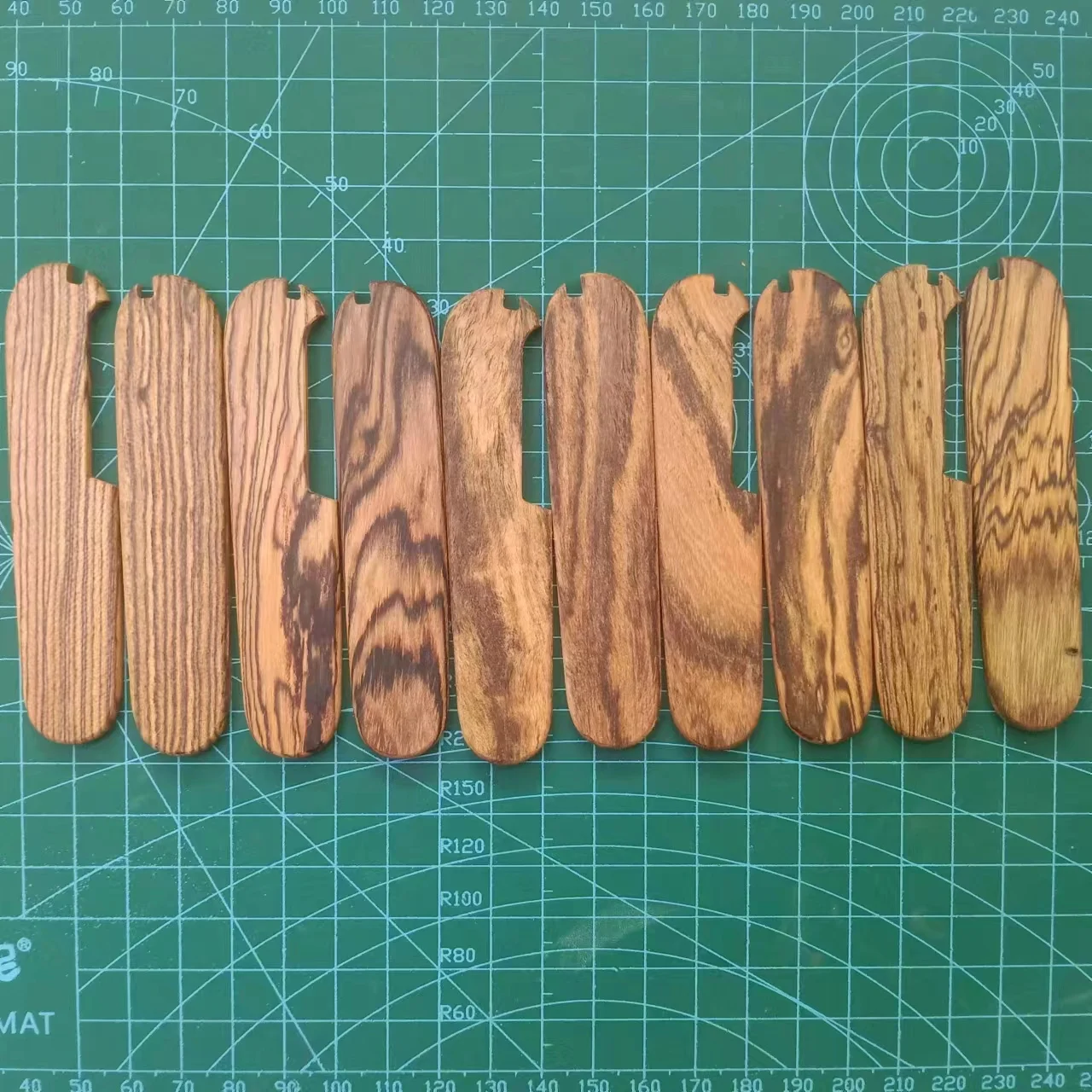 1 Pair Golden sandalwood Grip Handle Scale For 91mm Victorinox Swiss Army Knives Randomly send