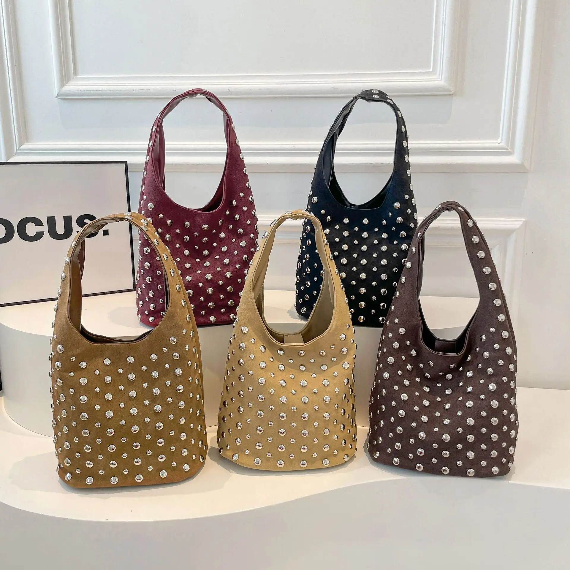 

Нишевая сумка-ведро с шипами 202, роскошная байкерская сумка с верхней ручкой для женщин, модная сумка через плечо, универсальная сумка «день-ночь»