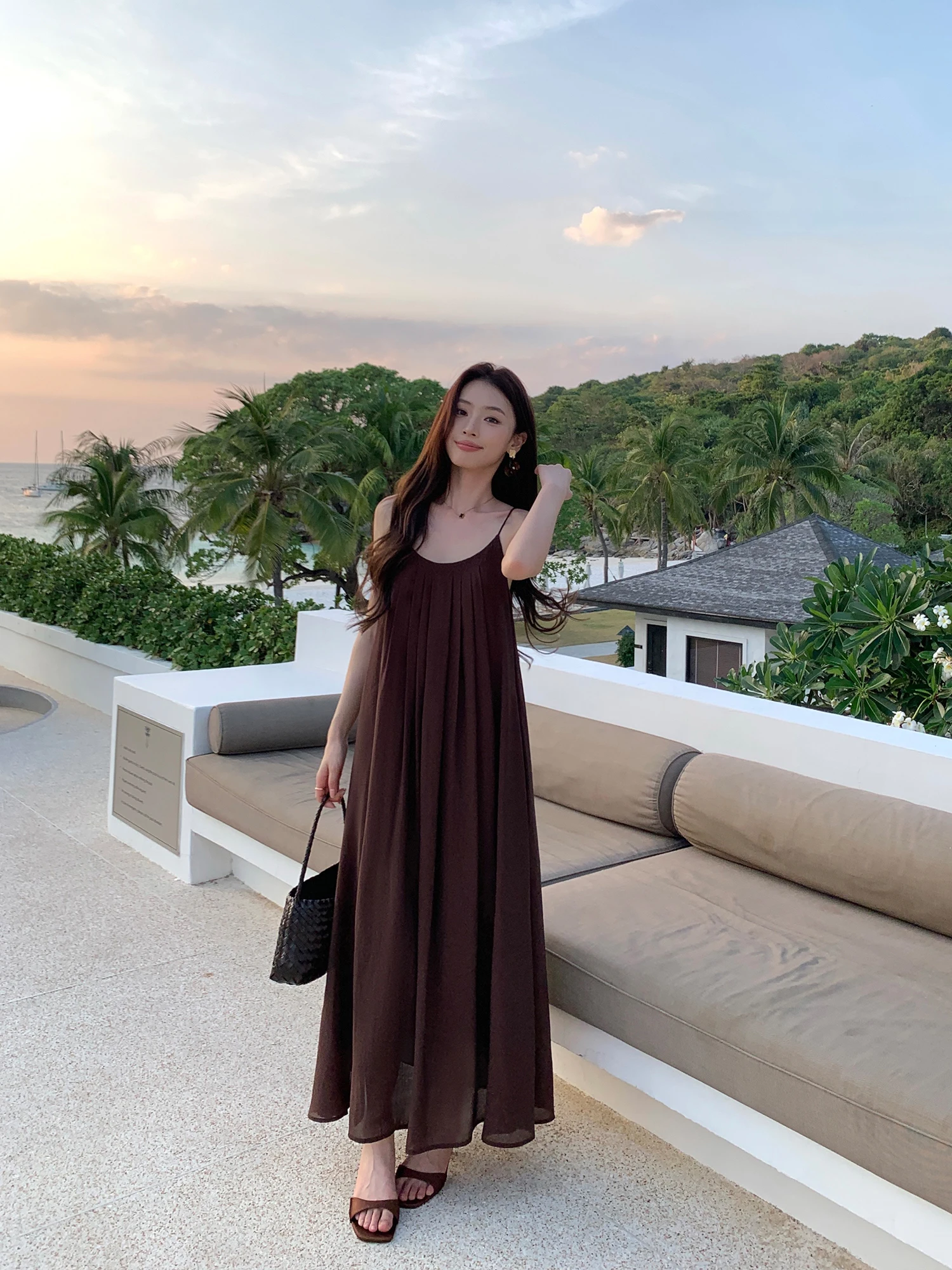 

Pusumede Casual Style V-Neck Backless Long Dress Women's Sleeveless Loose Fit Dress Ideal for Holiday Leisure Occasions