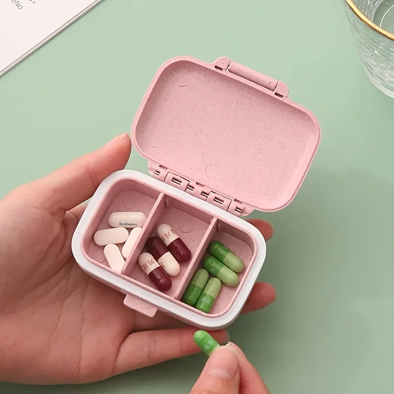 

Mini medicine box with three meals a day, portable pill storage box, sealed and moisture-proof three compartment medicine box