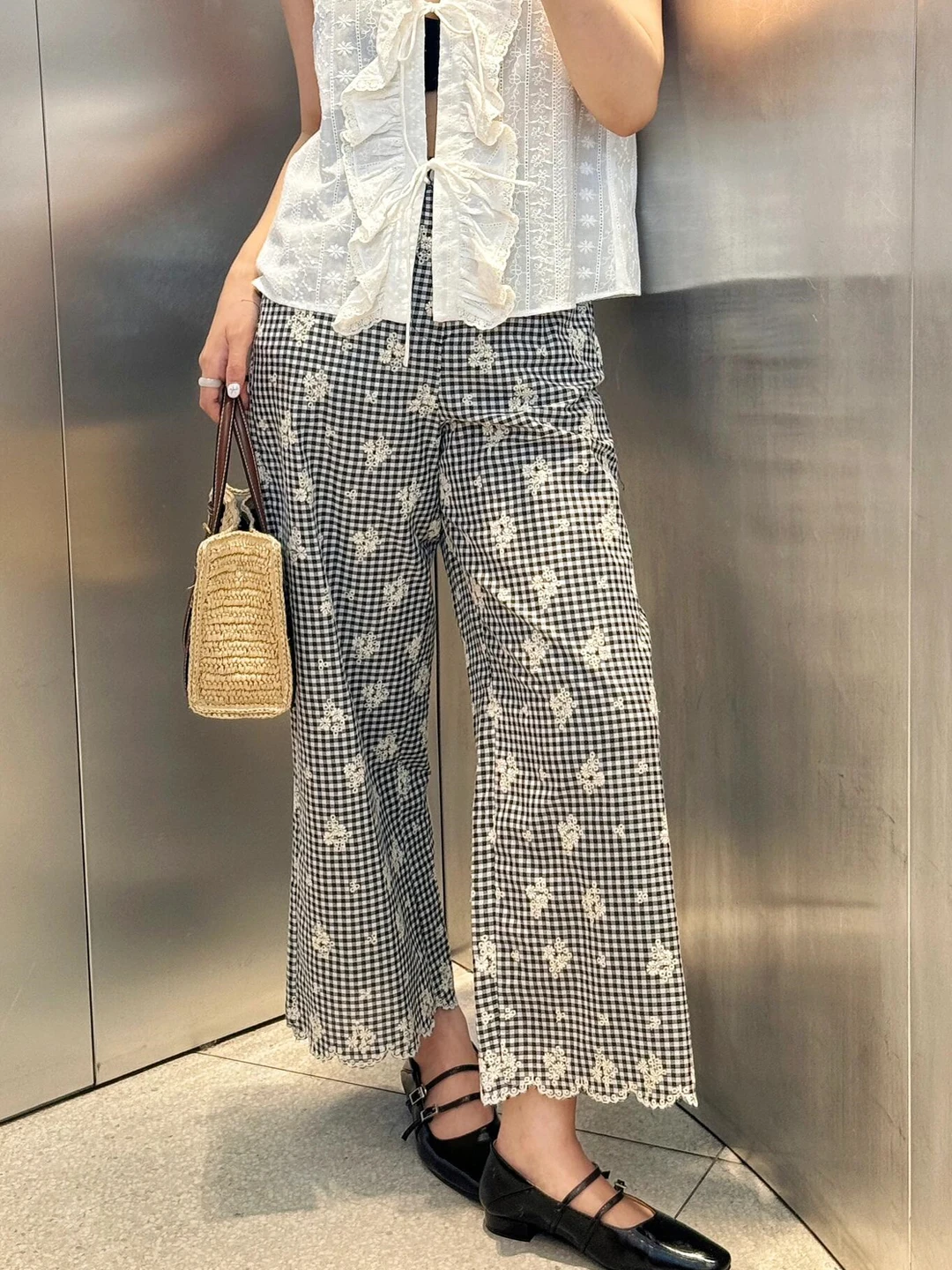 

Летние легкие повседневные брюки прямого кроя с широкими штанинами в клетку, женские черно-белые брюки с вышивкой, с высокой талией, длинные