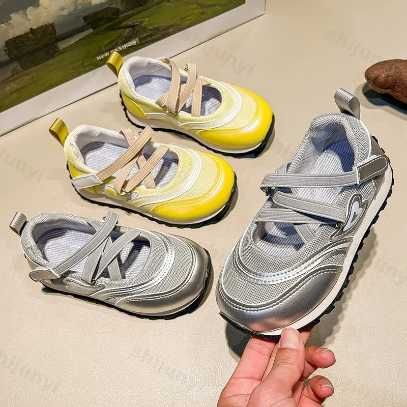 

Модные трендовые туфли для девочек на плоской подошве с неглубоким носком, новинка 2025, стильные летние детские дышащие удобные кроссовки