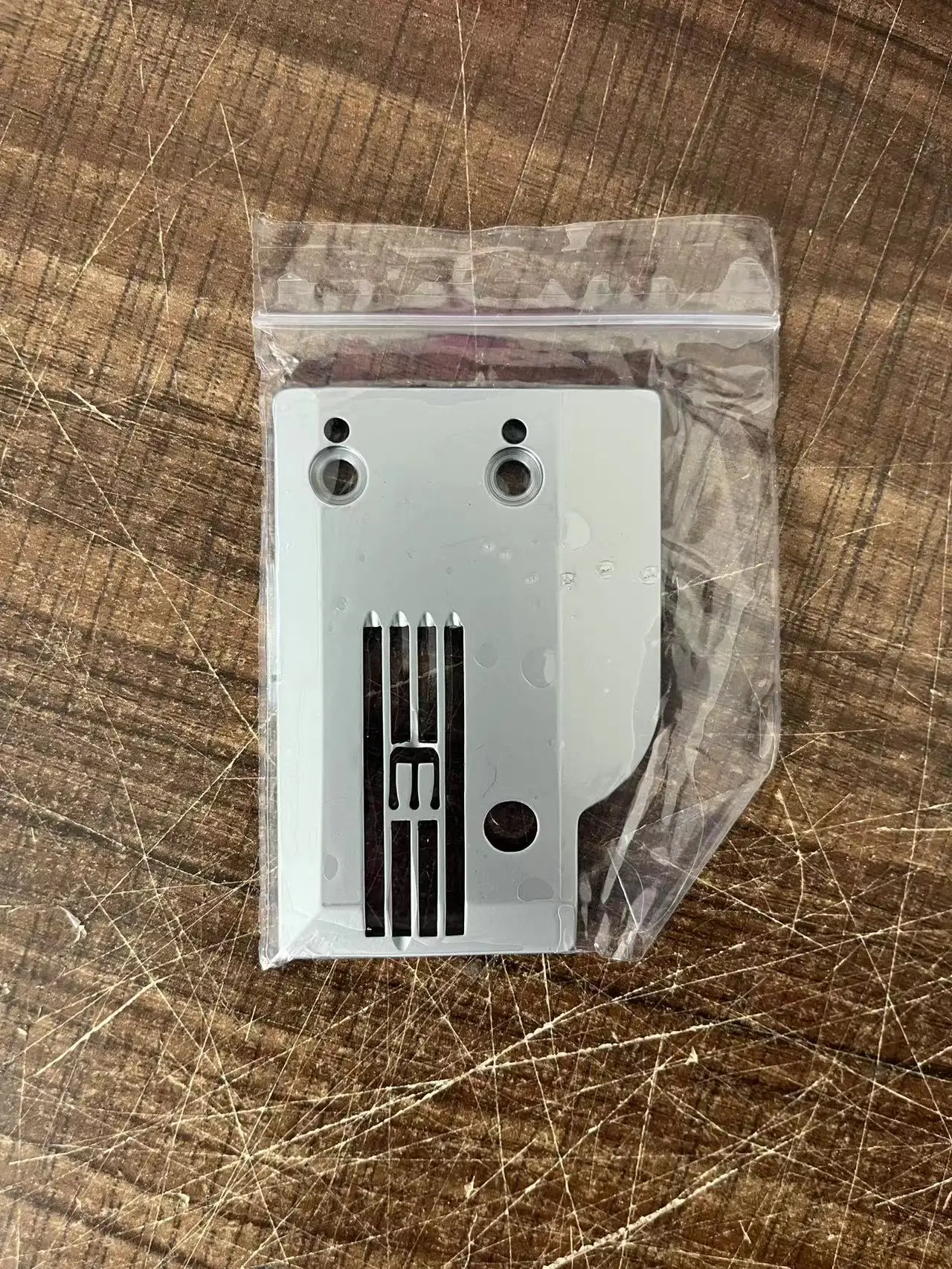 

1PCS Original Thin Material Board Needle Plate Automatic Thread Cutting for Yamato Vt1500 Senben1500 Three Needle Five Threads