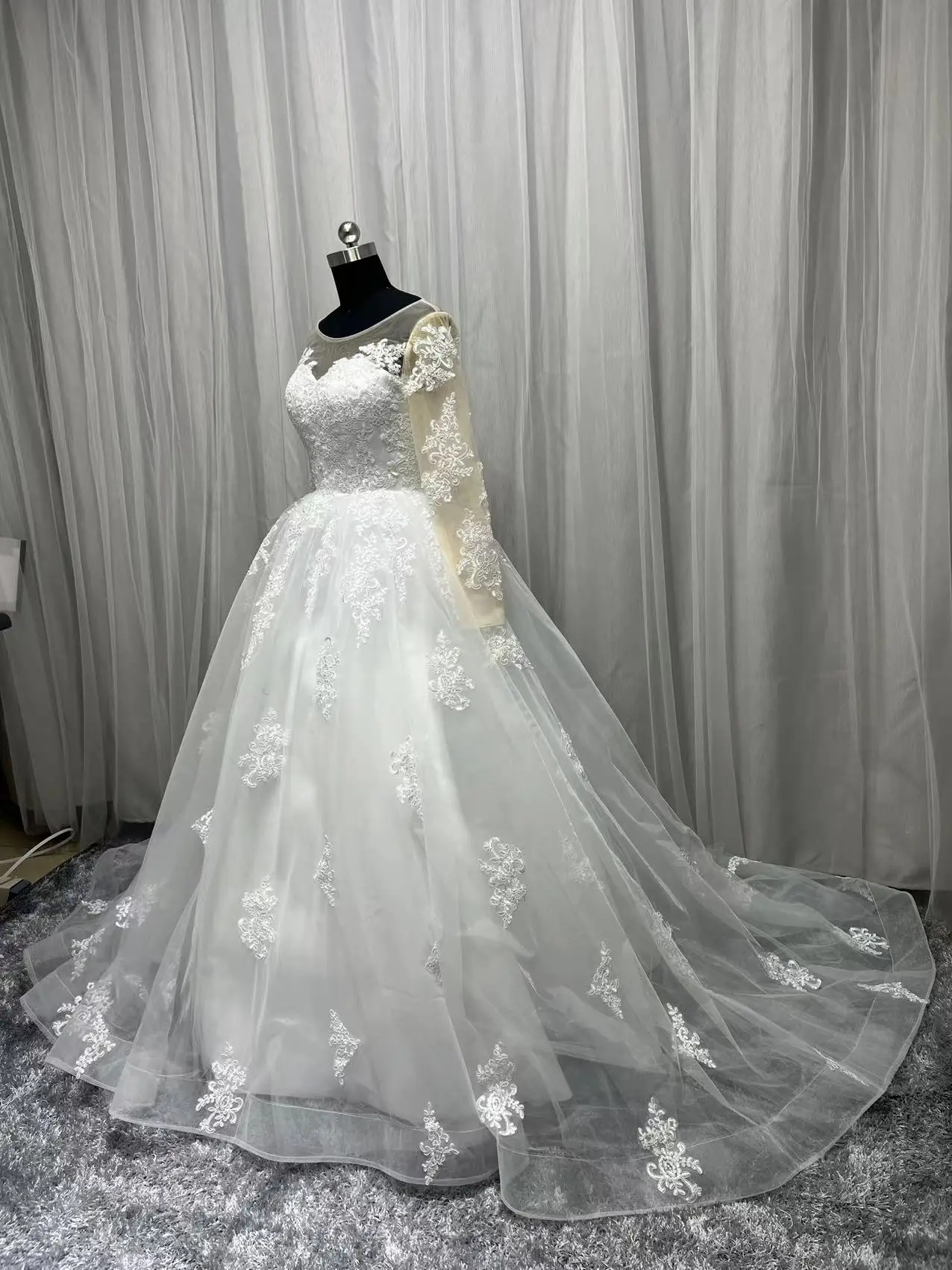 Real Photo Designer Bridal Gown 2022 Vestidos De Novias O Neck Lace Appliques Ball Gown Long Sleeve Plus Size Wedding Dresses