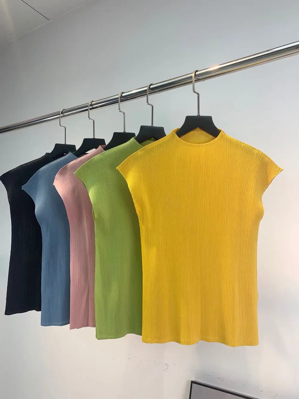 

Slim Fit Women's Shirt Summer Short Sleeve T-Shirt Pleated Stand Collar Fly Sleeve Casual Street Style Pure Color Fashion