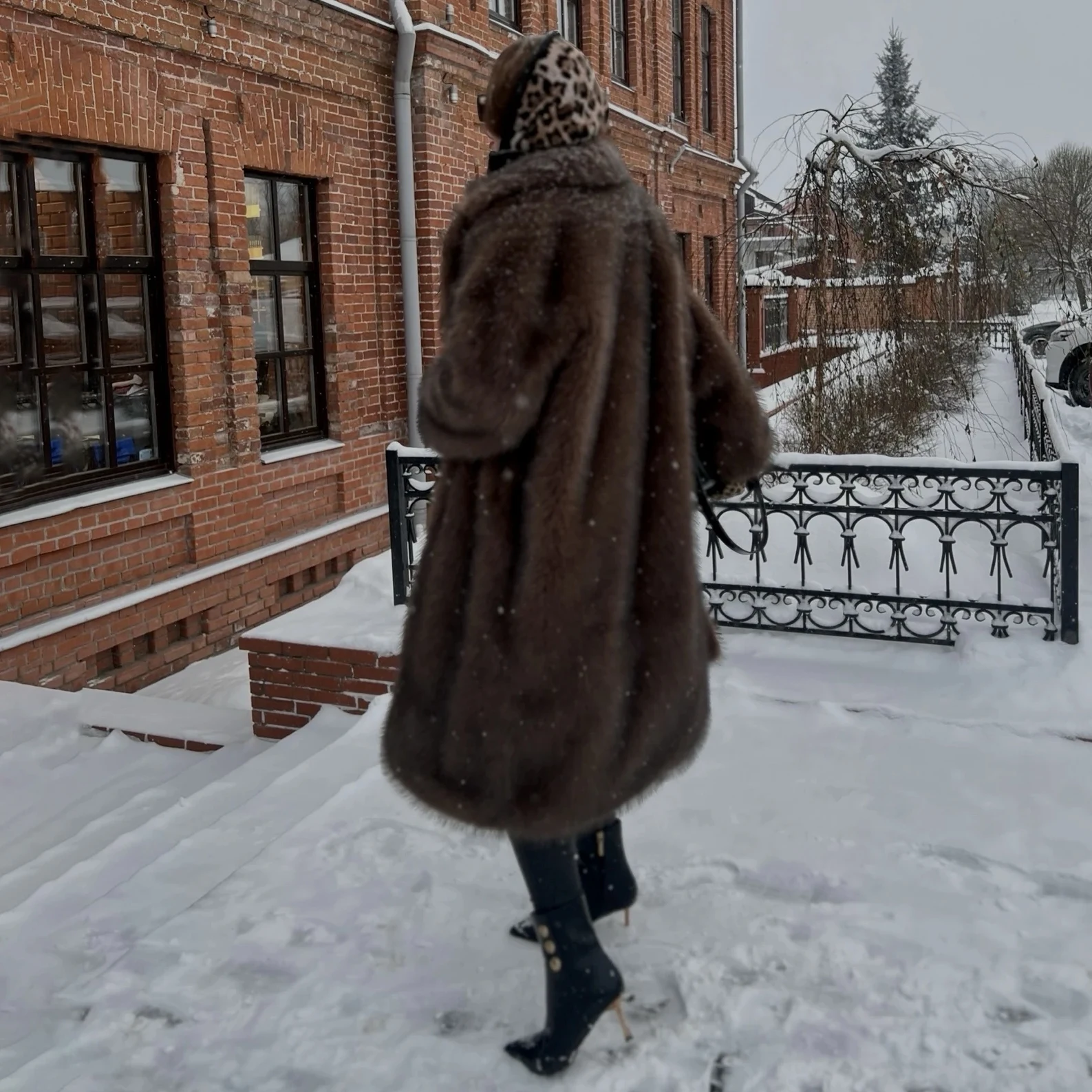 نيو النعناع خمر الفاخرة طويلة فو الثعلب معطف فرو المرأة 2025 شتاء دافئ رقيق الفراء سترة الإناث الشارع فروي ملابس خارجية معطف