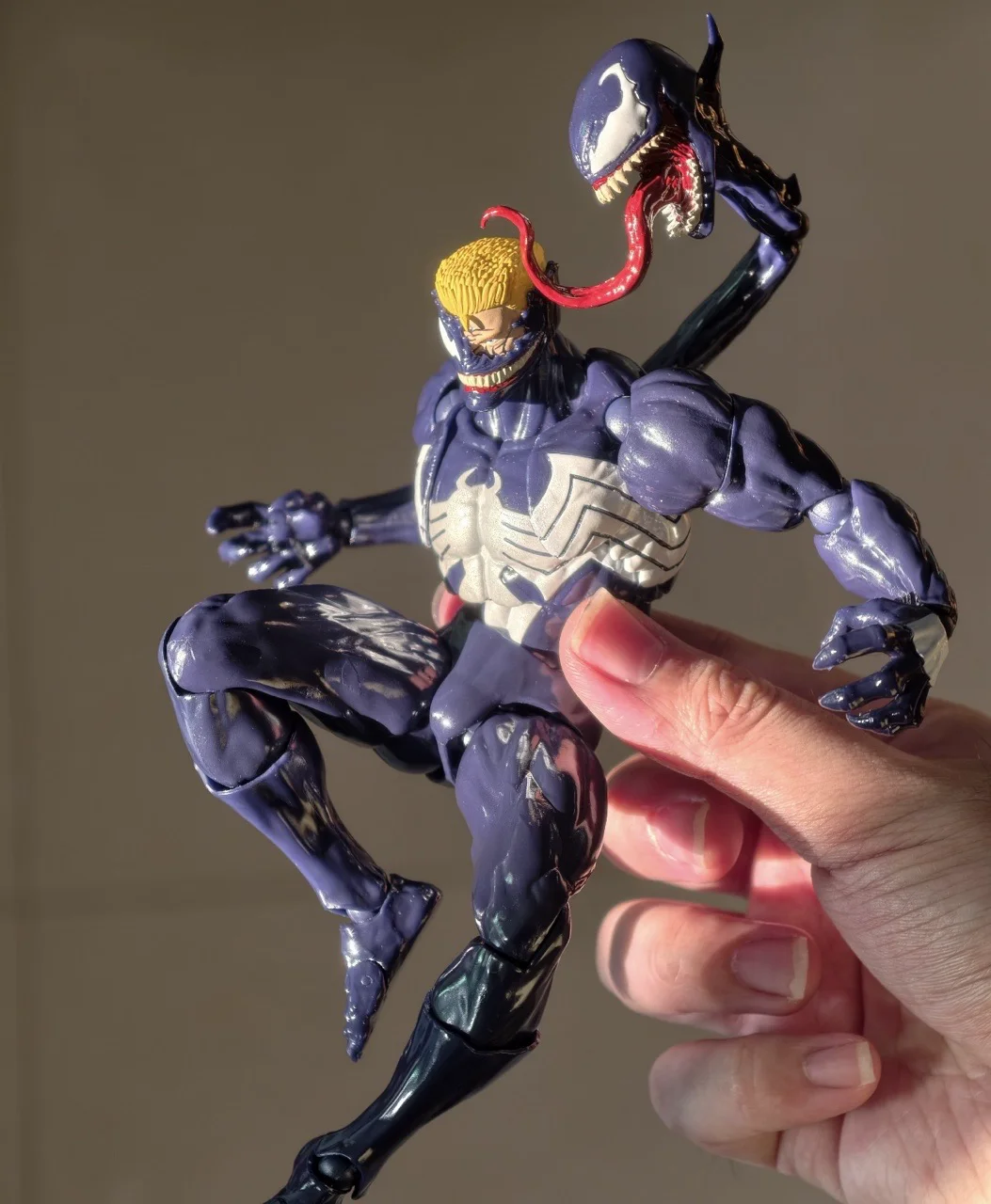 Figura de Acción Venom Lethal Neighbor 1/12 Bandai