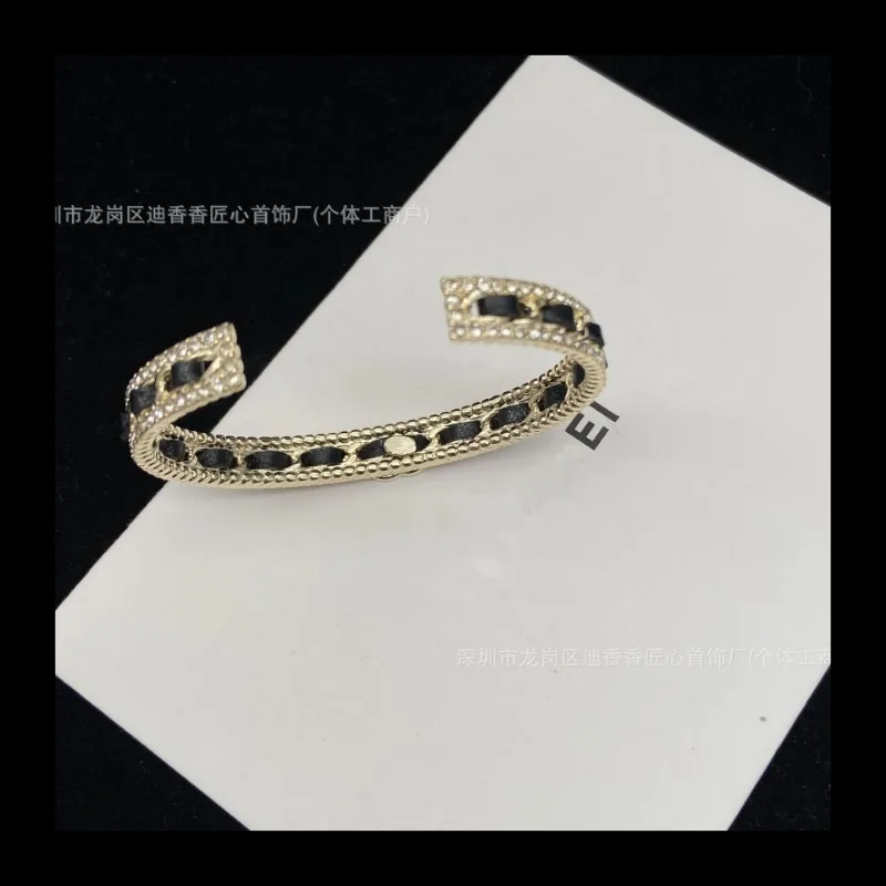 نسخة عالية صغيرة مزدوجة كلاسيكية سوار ملابس نسائية جلد الماس افتتاح سوار جوفاء المد المجوهرات