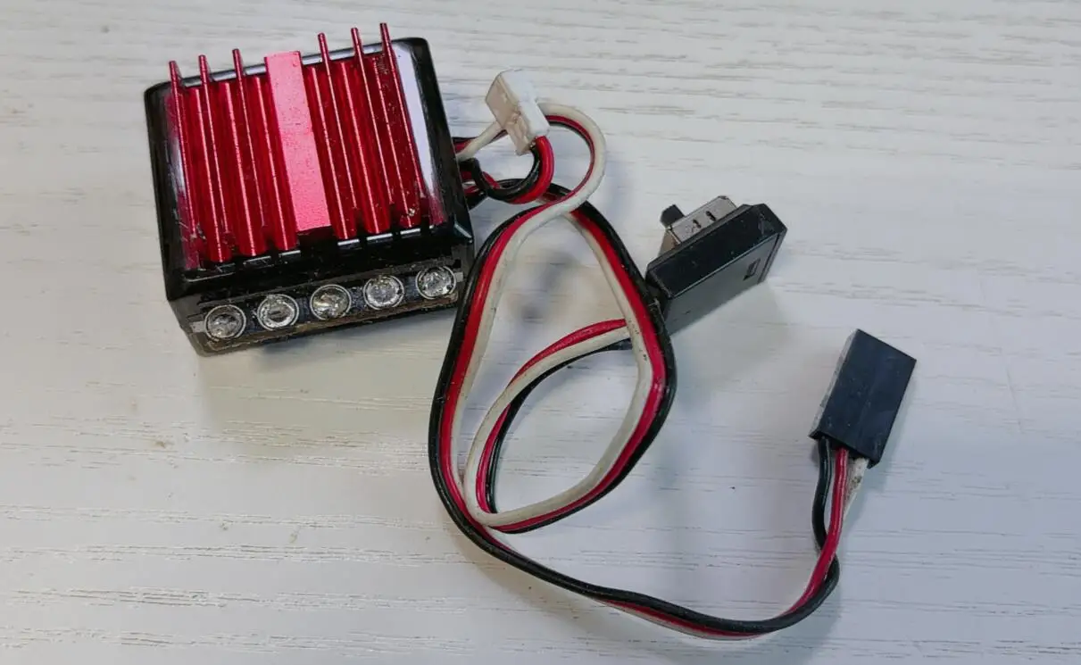 

Б/у 80% новый QUICRUN 10BL60 Sensored 60A 2-3S Lipo BEC Контроллер скорости Бесщеточный ESC для автомобиля 1/10 1/12 грузовика