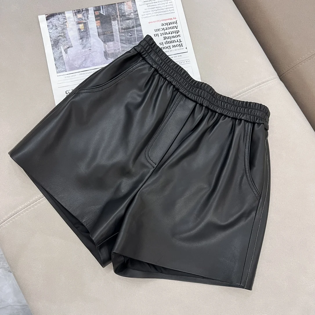Damen-Shorts aus Schaffell mit Perlen