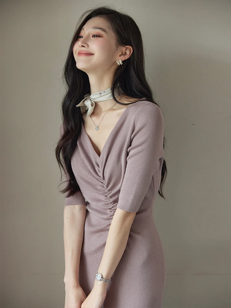 

Вязаное платье-миди ChillCozy из шерстяной смеси с V-образным вырезом и плиссированной длинной юбкой, короткий рукав, полиэстер, шерсть, акриловое волокно