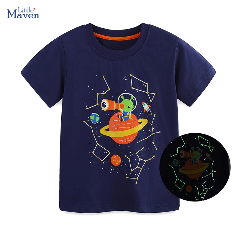Little Maven 2025, neues modisches Baby-Jungen-T-Shirt, Sommer, leuchtender Dinosaurier, Baumwolle, lässige Kleidung, Tops für Kinder von 2–7 Jahren