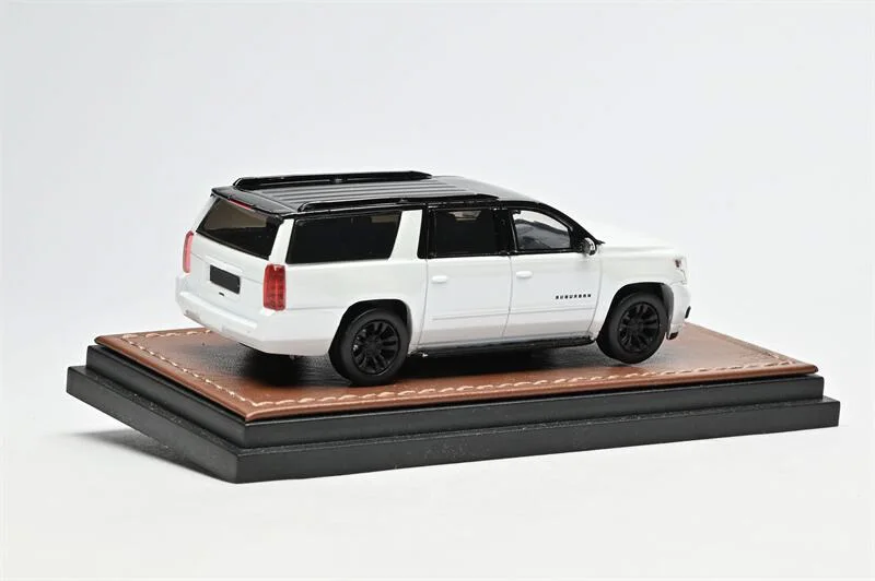 GOC 1:64 Suburban Mk11 GMT K2YC/G Czarno-Biały Model Samochodu z Odlewu Metalowego Prezent