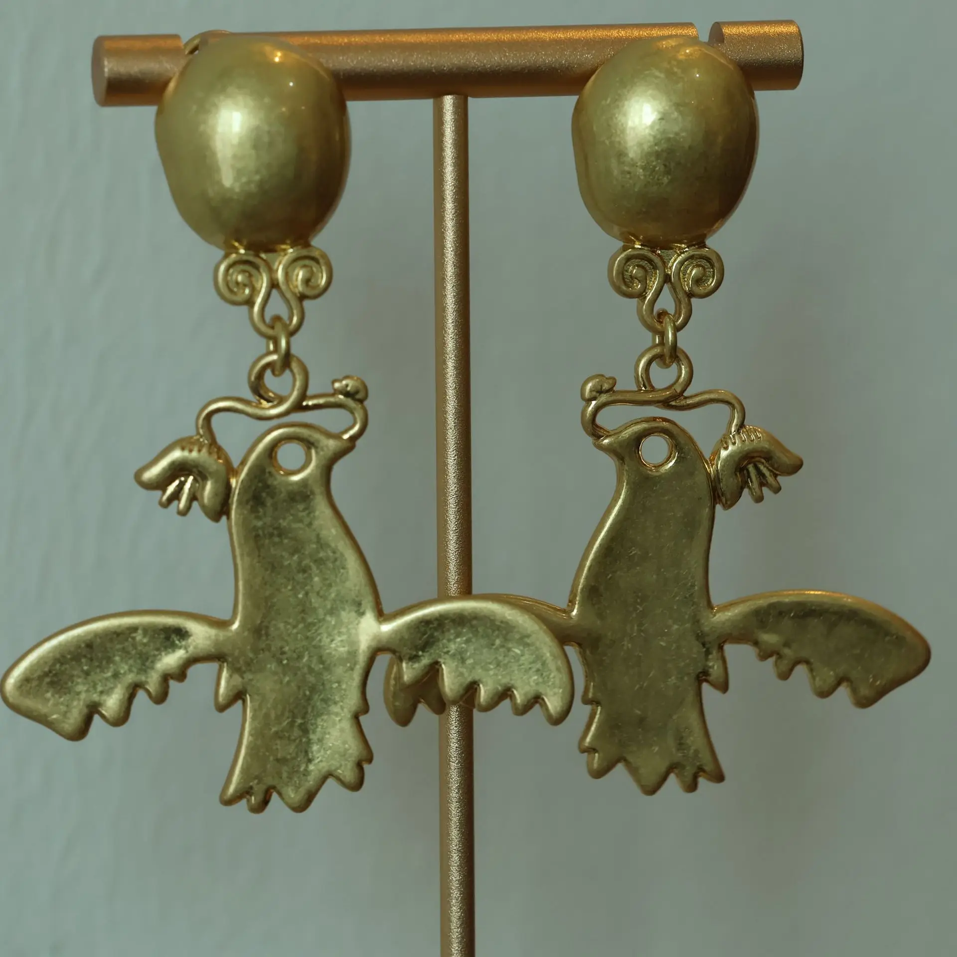 Vintage Matte Gold Bird Drop Earrings Retro Swirl Connector Flying Bird Dangle Women Ear Jewelry