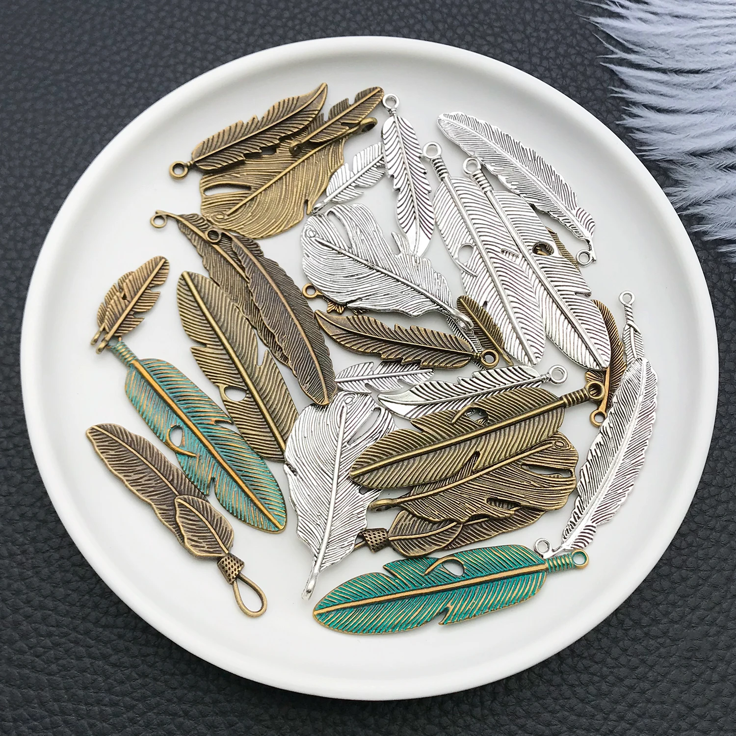 10/32pcs Vintage Feather Charms Alloy Leaf Pendants for DIY Bracelets Necklaces Earrings Jewelry Making Accessories
