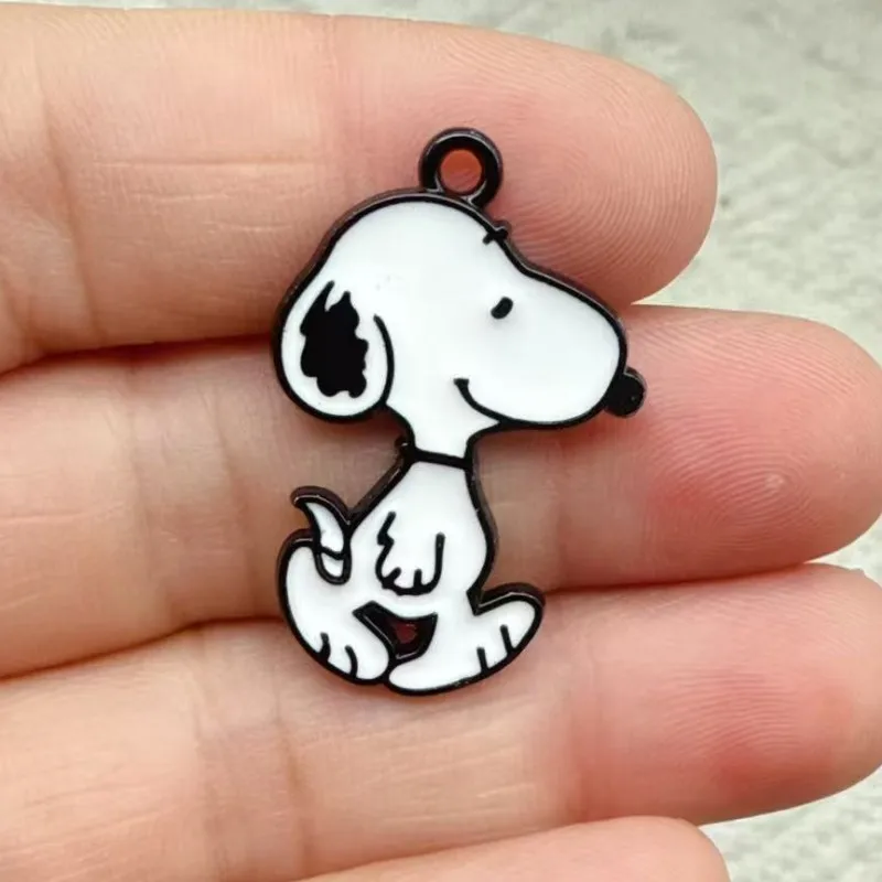 10 Stück Cartoon Snoopy Dekorationen Niedliche Legierungs-Anhänger Anime DIY Weihnachten Paar Kreative Mode Schmuck Accessoires Geschenk – Detail 4