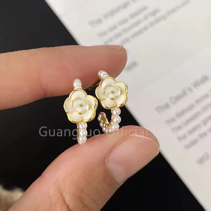 Trendy New White Hanging Earrings for Women Translucent Acrylic Flower Dangle Earrings Rhinestone Imitation Pearl Ear Jewelry