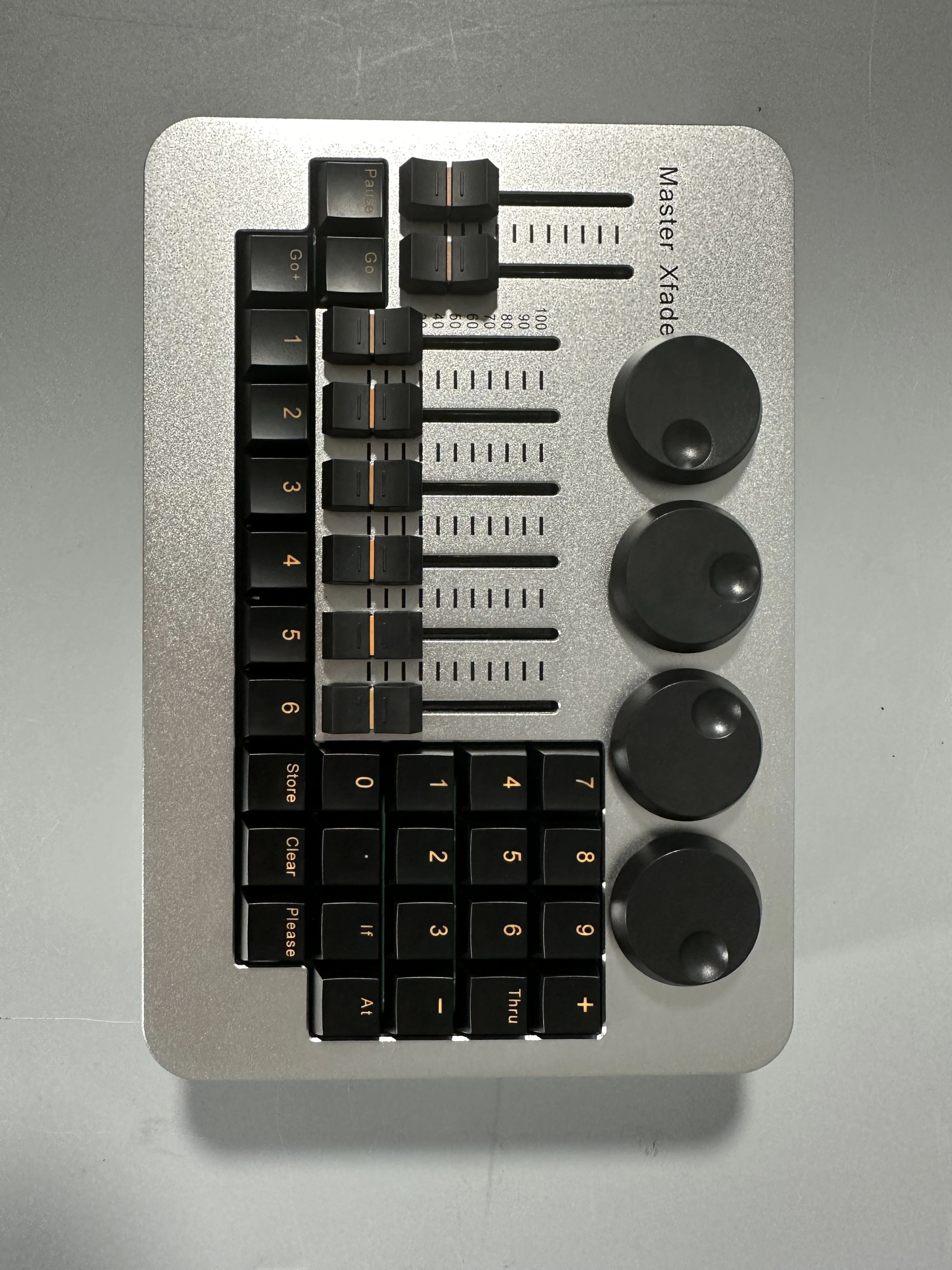 جديد صغير القيادة الجناح المهنية المرحلة ضوء تحكم على PC المرحلة الإضاءة Dmx512 وحدة التحكم الكبرى تأثير الإضاءة الزفاف