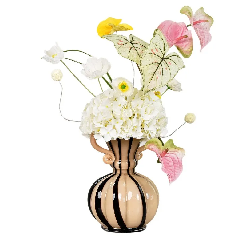 

Modern simple glass vase, model room floral living room, dining table entrance coffee color, straight flower arrangement flower