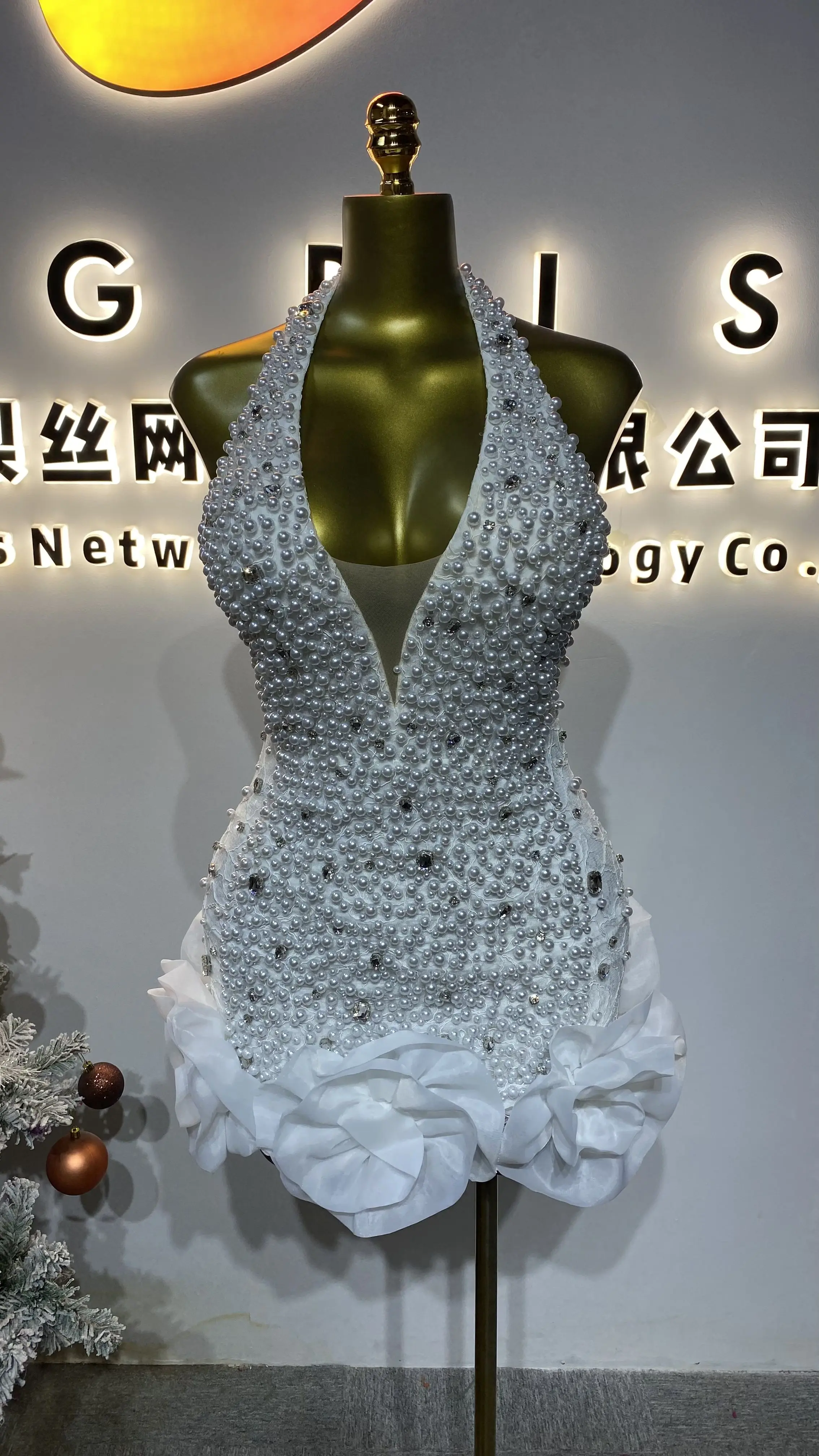 فستان حفلات صغير فاخر بدون ظهر لعام 2025، ثوب مسائي أنيق للنساء، فستان عيد ميلاد، تنورة قصيرة مطرزة باللؤلؤ-GZXX254