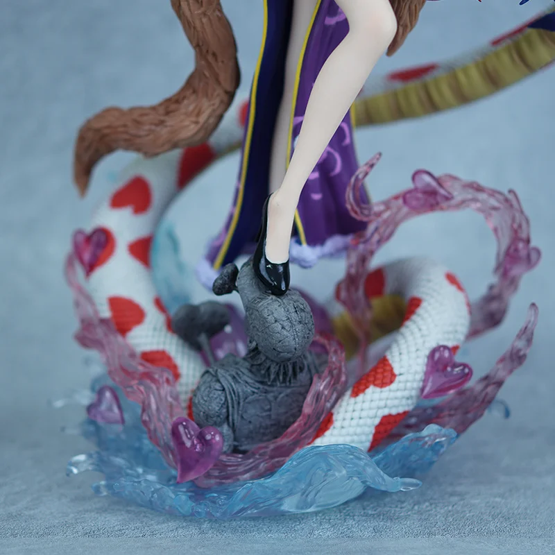 One Piece Snake Ji Female Emperor Handgefertigte Actionfigur 37 cm Animation Resonanz Ornamente Sammlerstück Handfigur