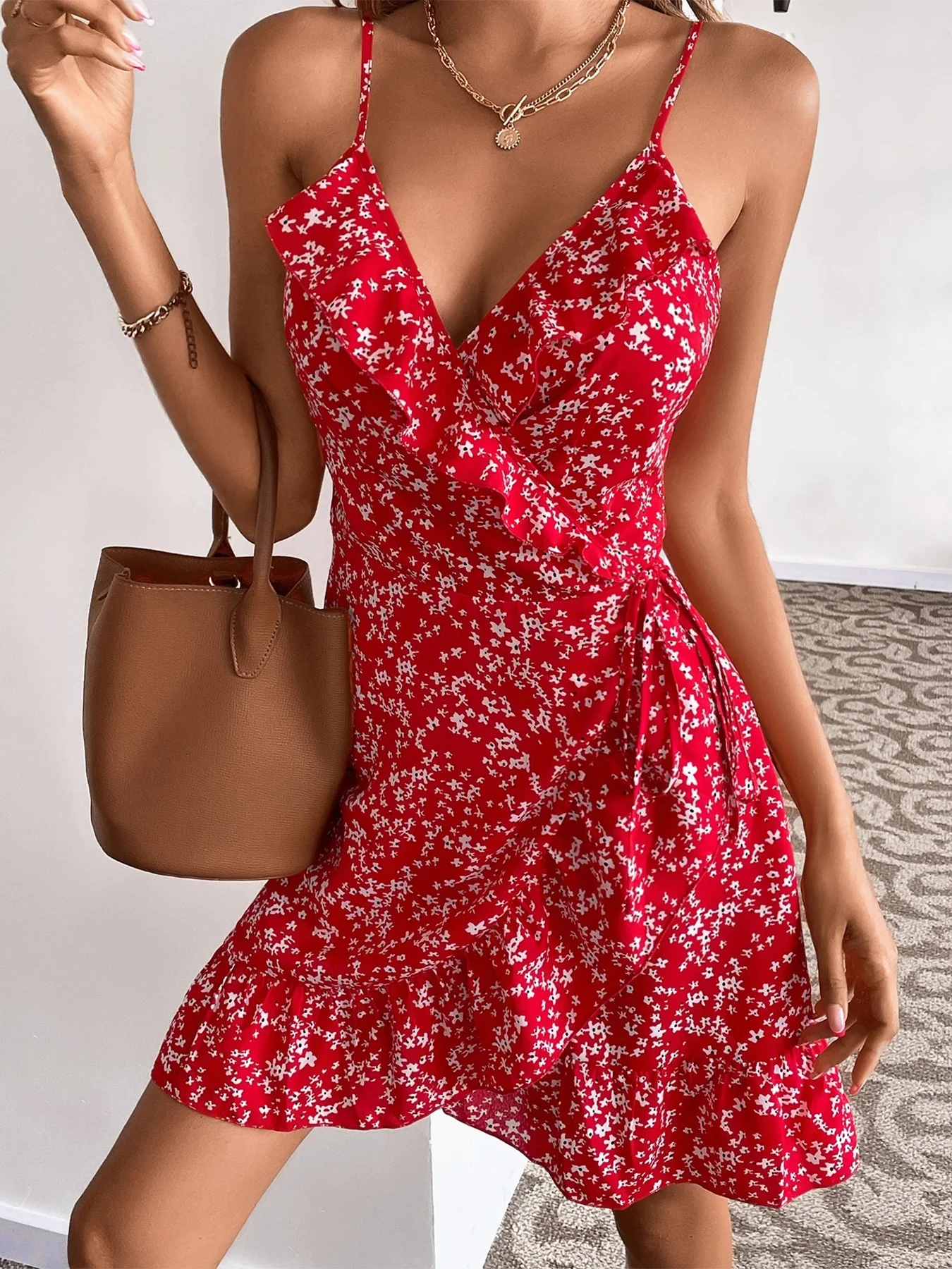 Heißes Minikleid mit V-Ausschnitt, Rüschen und rotem Blumenmuster, Sommerkleid für Damen, Strand & Party