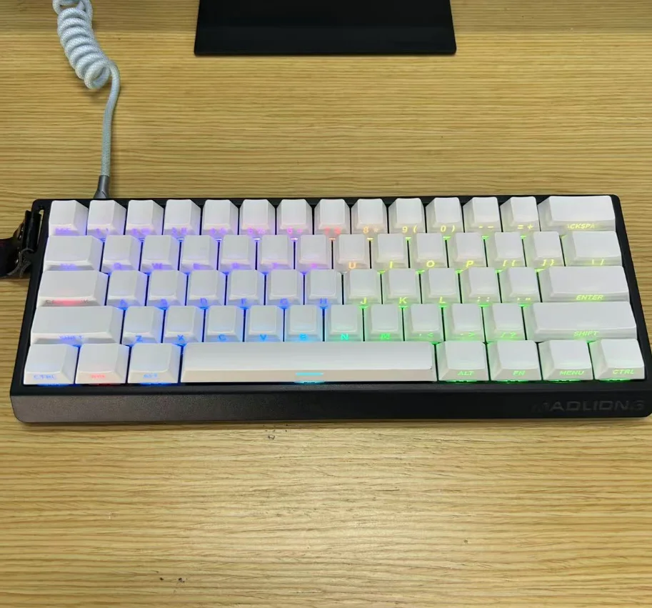 

Original side engraved character heat sublimation material milky white transparent mechanical keyboard keycap 61.64.68 special c