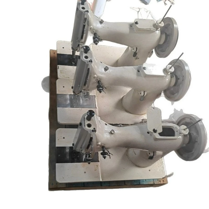 Thick material thick thread sewing machine upper and lower compound feeding outsole shuttle