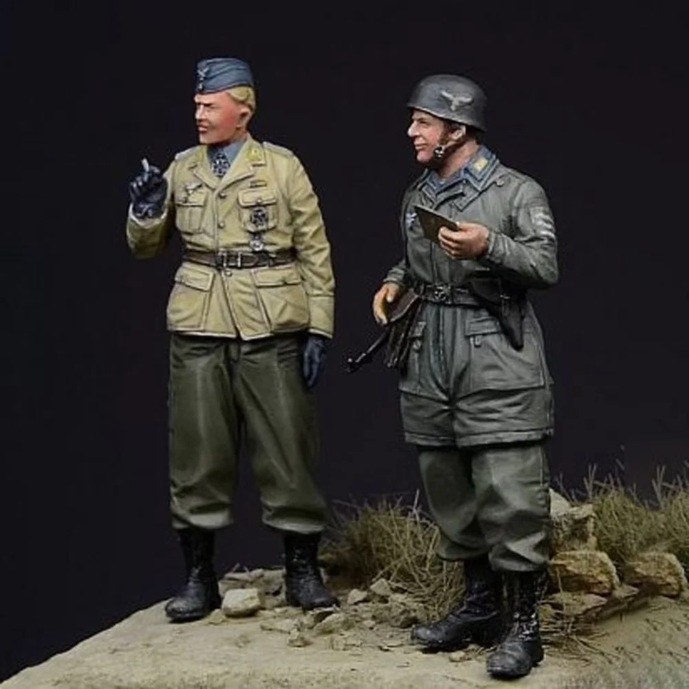 1/35 WWII Soldier Resin Model (2-person group) Military Theme Unassembled and Colored