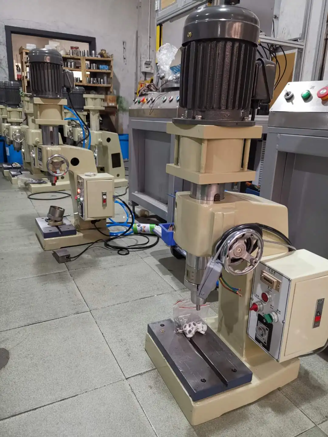 

CD Small Pneumatic Orbital Riveting Machine