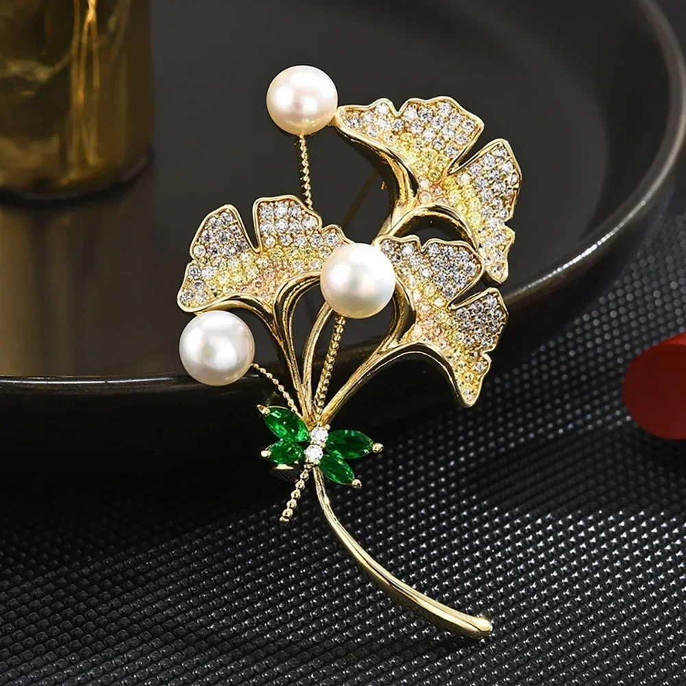 

High Quality Jewelry Lotus Flower Dragonfly Brooch Rhinestone Glory Metal Badge Women Lapel Pearl Clothing Pin Gifts