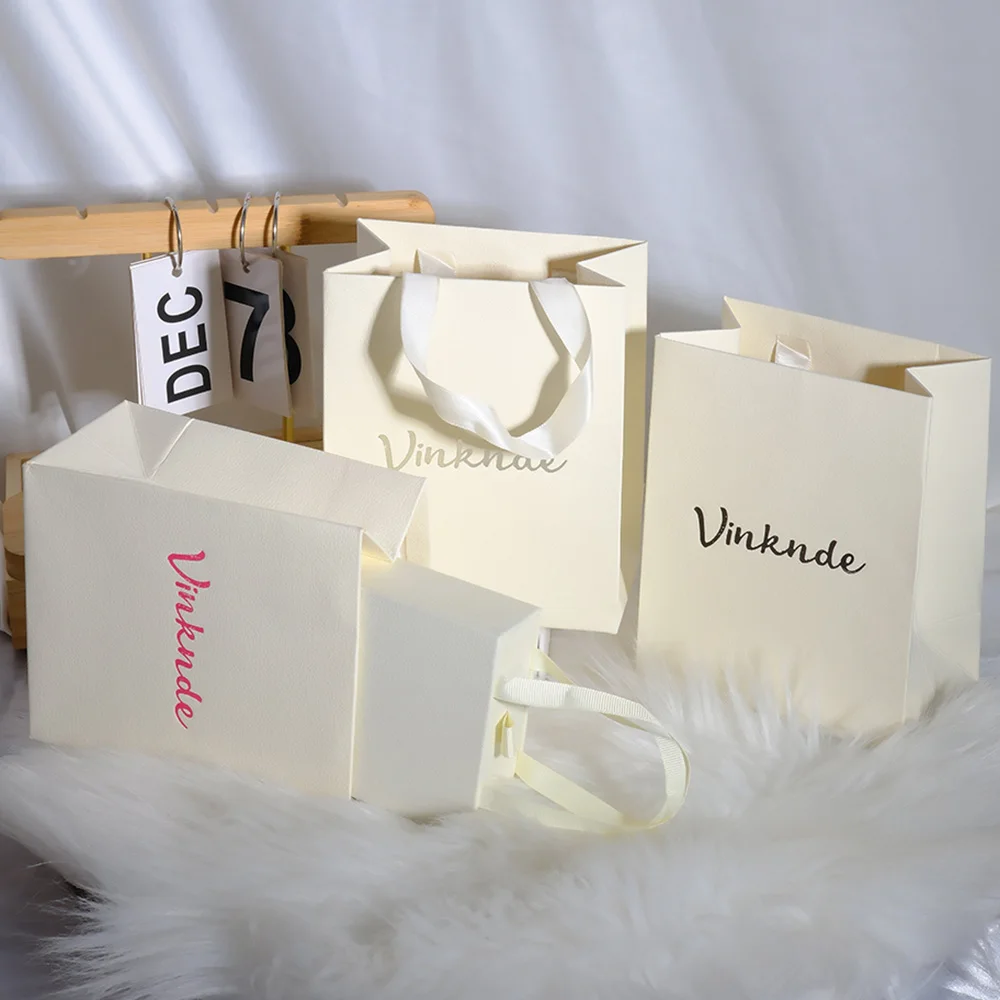 

Personalized 12.5x15x7.5cm Jewelry Paper Handle Bag With Ribbon Wedding Favor Gift Organizer Candle Perfume Cosmetic Packaging